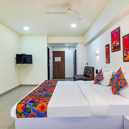 Hotel Fabexpress White House - Nr Midc Khargar Koparpāda Esterno foto