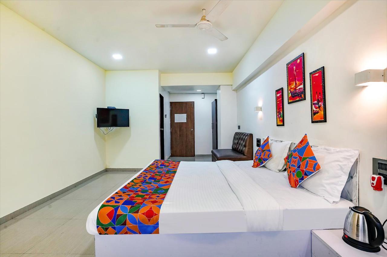 Hotel Fabexpress White House - Nr Midc Khargar Koparpāda Esterno foto