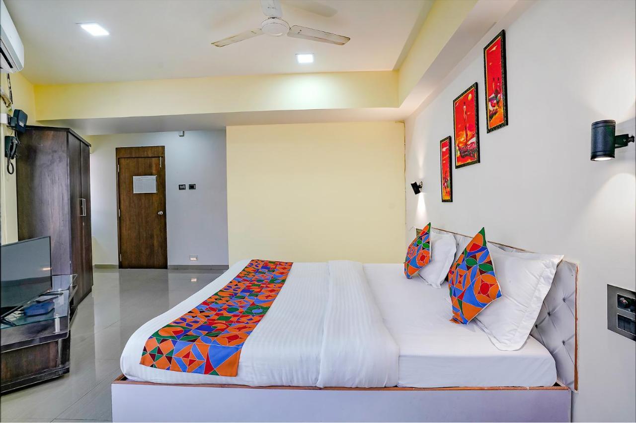 Hotel Fabexpress White House - Nr Midc Khargar Koparpāda Esterno foto